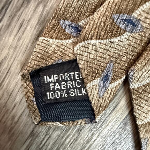 Van Heusen 100% Silk Brown Geometric Pattern Necktie - Classic Men’s Dress - Picture 4 of 6